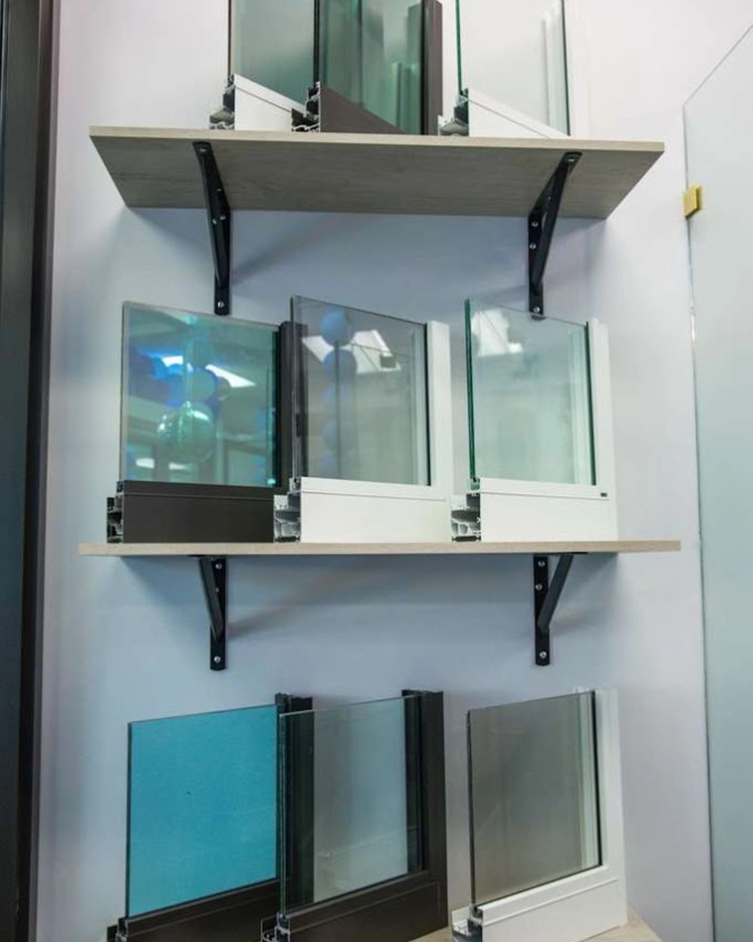 AA Glass & Windows Tampa showroom details